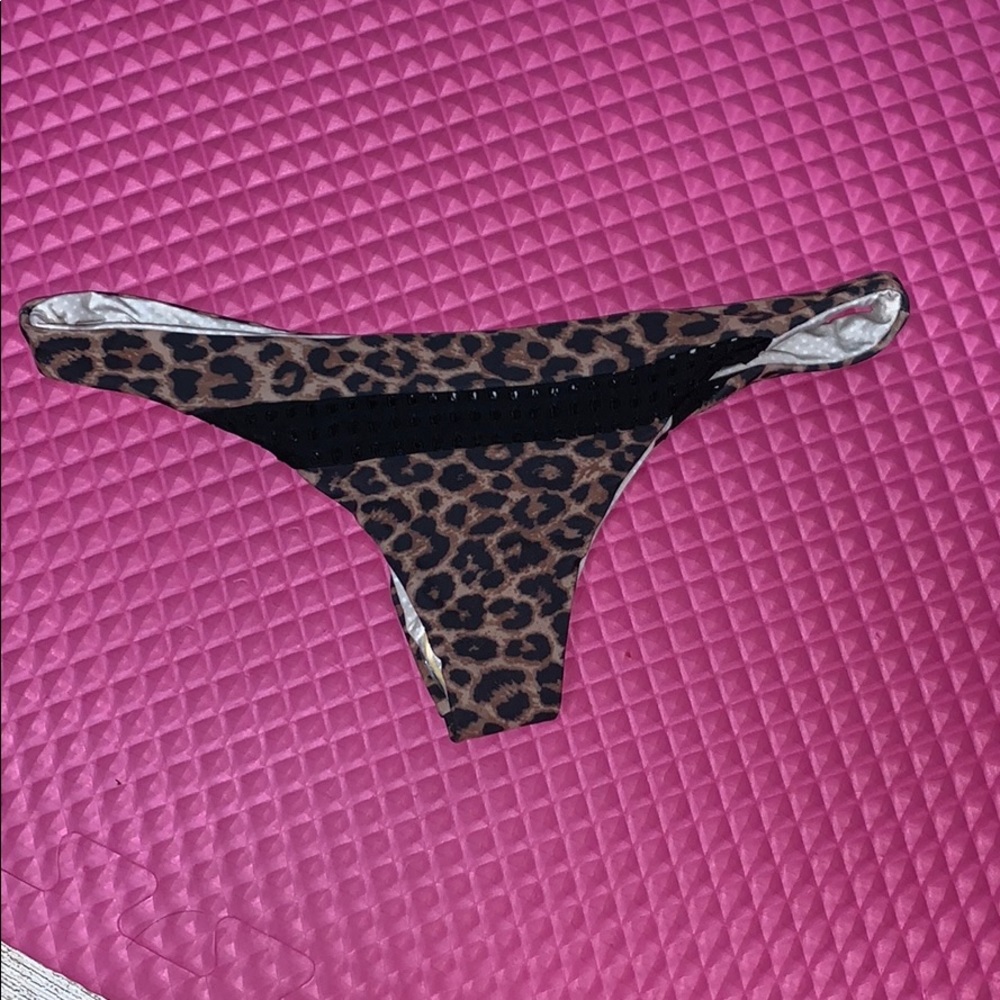 Acacia pavils bottom, size p